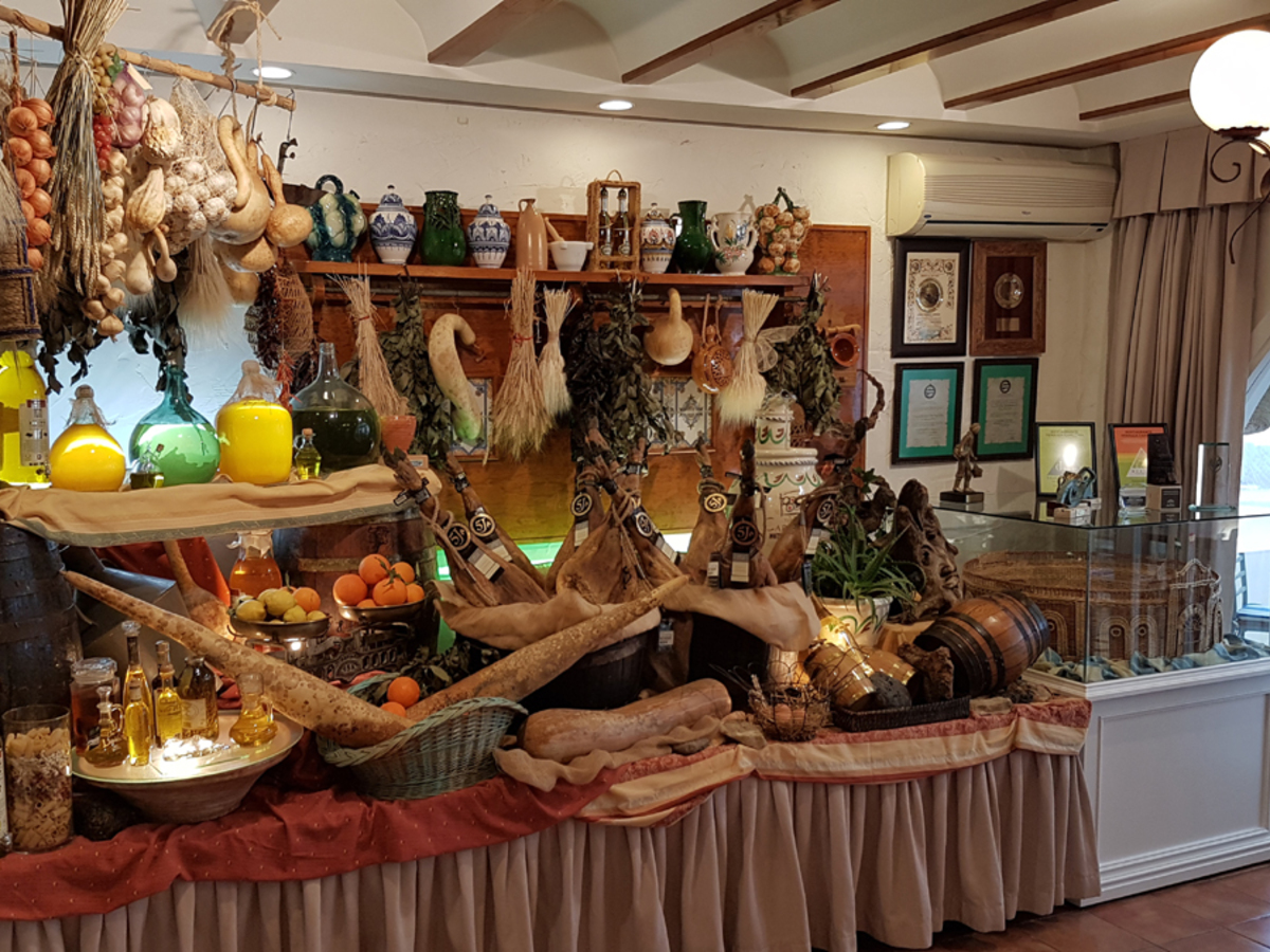 Exposición de productos de Almería en el Hotel Restaurante Terraza Carmona