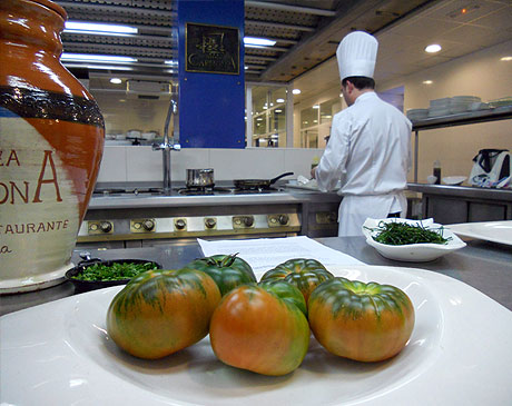 Tomates en la Cocina del Hotel Restaurante Terraza Carmona